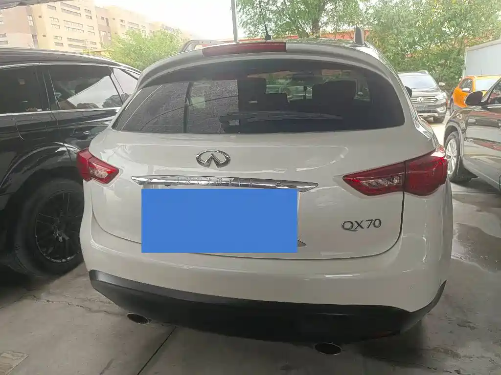Infiniti QX70 2018 — фото 14