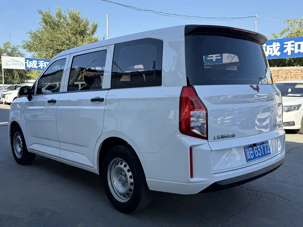 Wuling Hongguang PLUS 2022