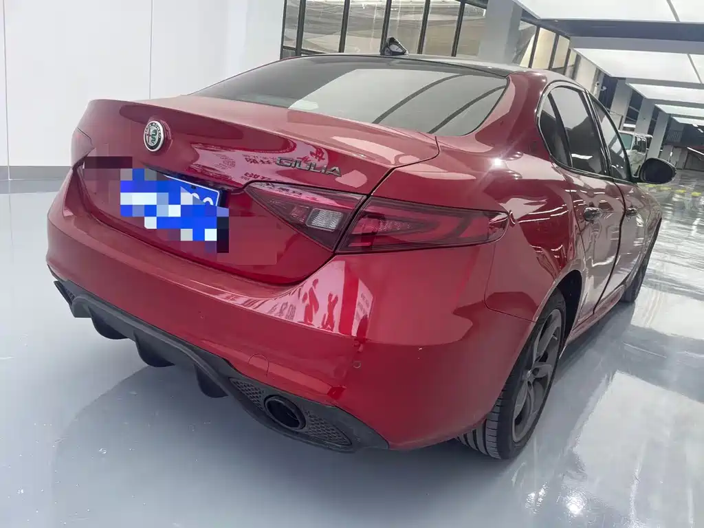 Alfa Romeo Giulia 2020 — фото 15