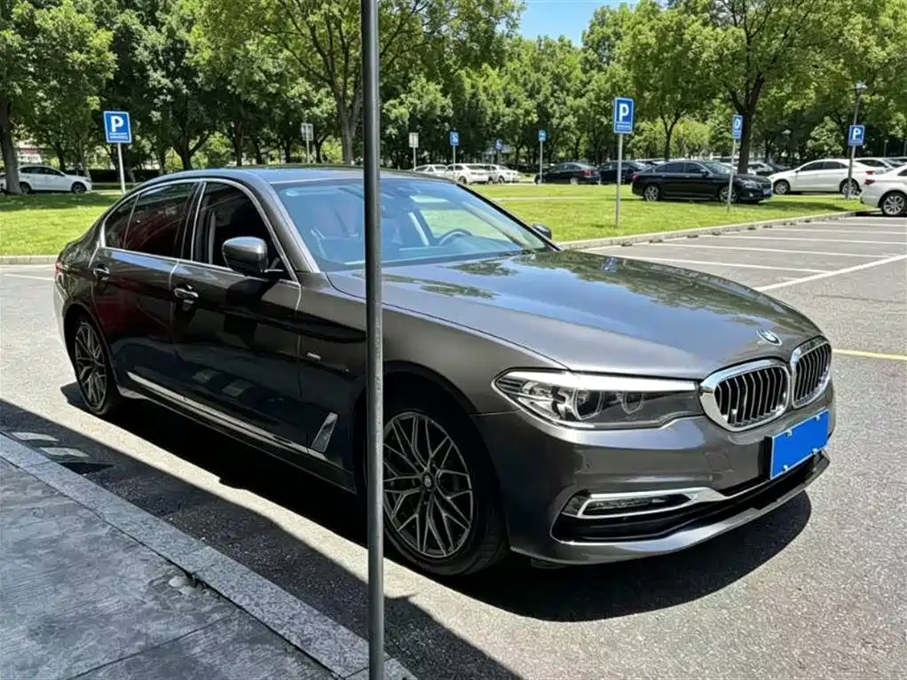 BMW 5 Series 2018 — фото 2