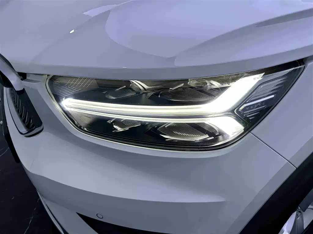 Volvo XC40 2022 — фото 19