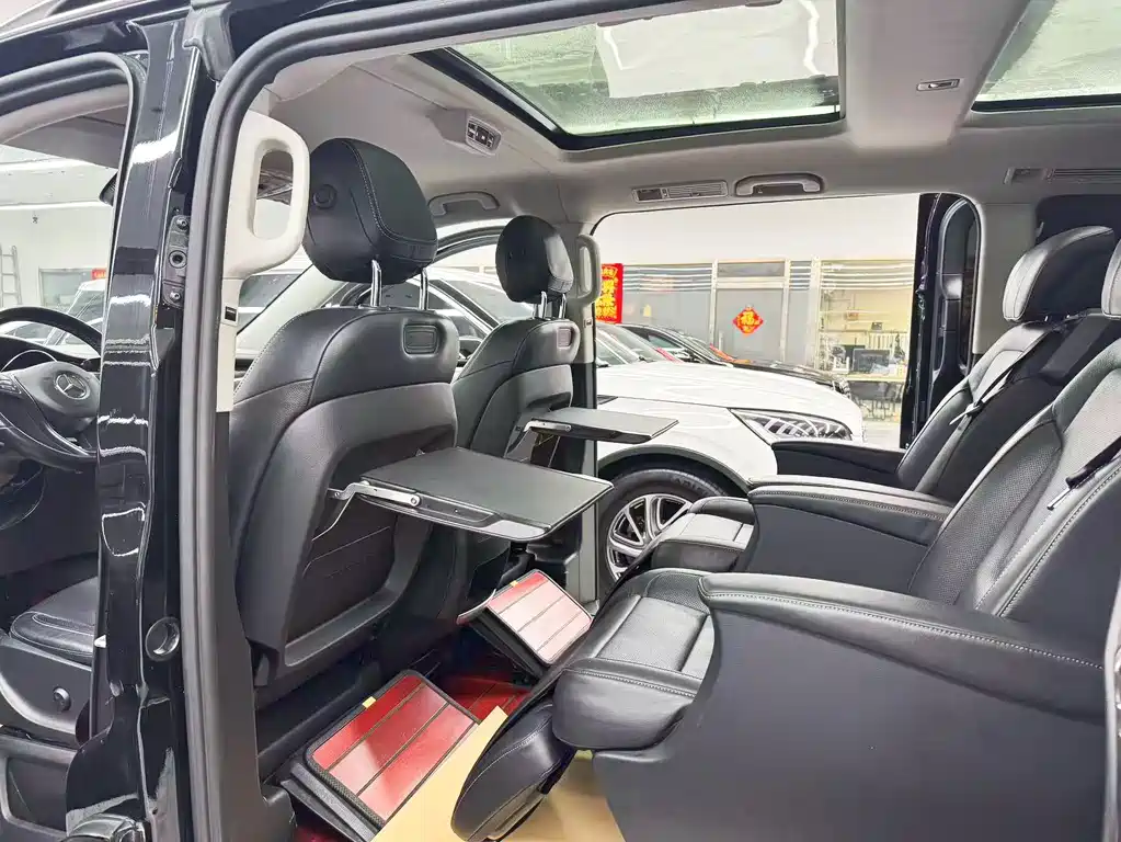 Mercedes-Benz V-Class 2020 — фото 21