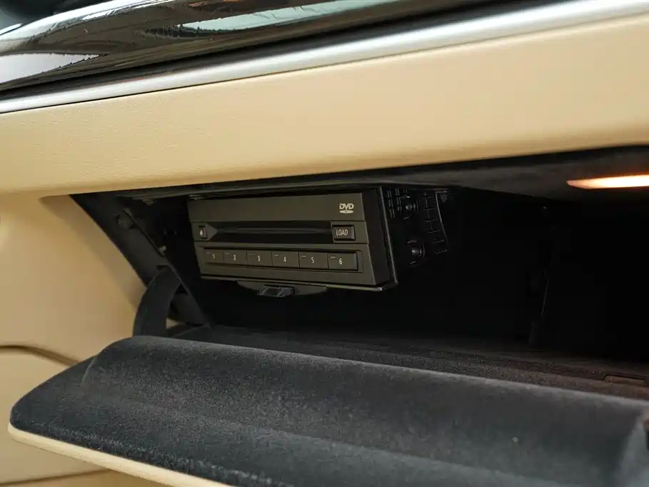 BMW 5 Series GT 2015 — фото 29