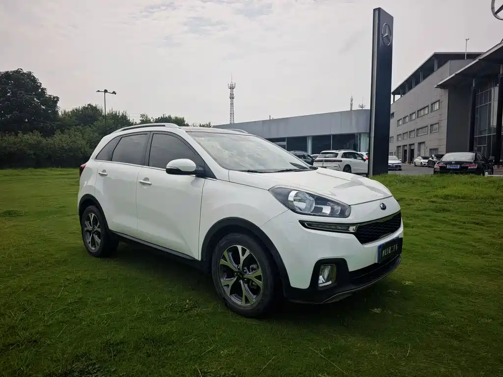 Kia KX3 Proud Running 2015