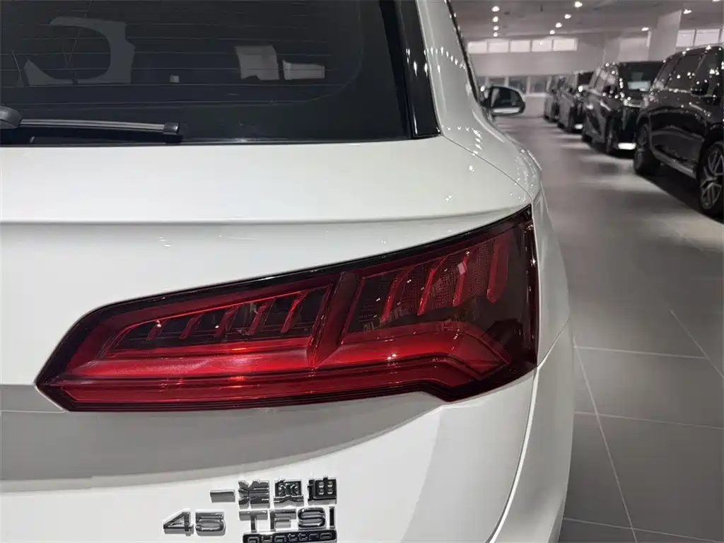 Audi Q5L 2019 — фото 13
