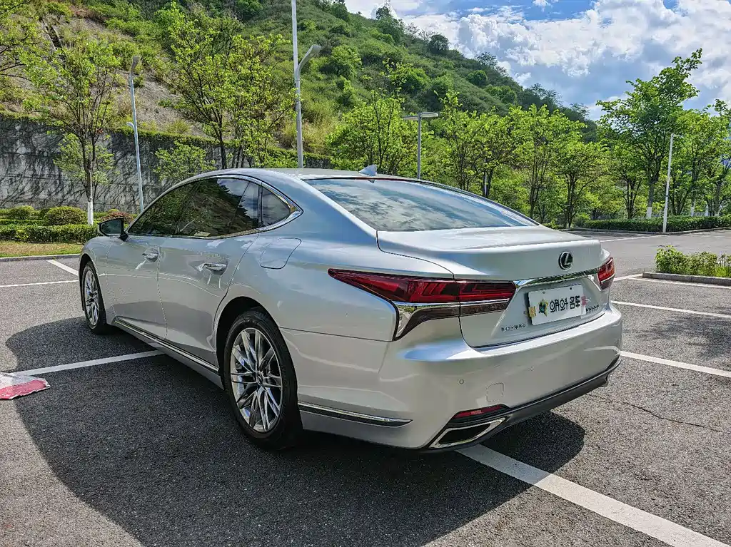 Lexus LS 2018 — фото 6