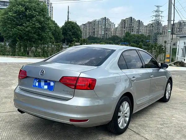 Volkswagen Sagitar 2016