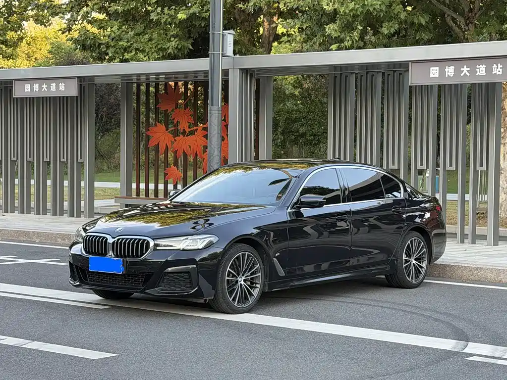 BMW 5 Series 2022 — фото 1