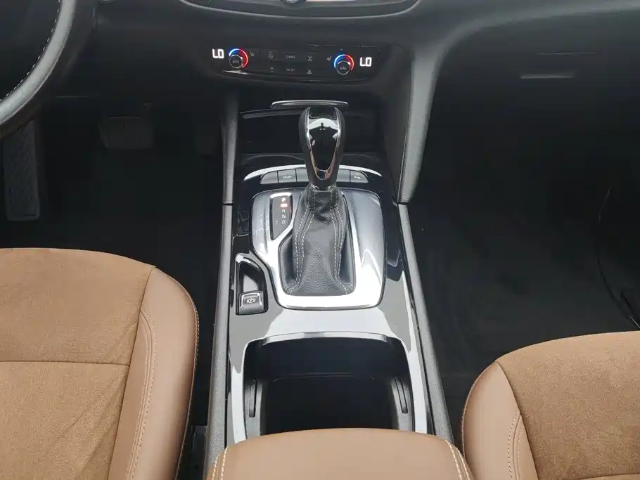 Buick Regal 2019 — фото 16