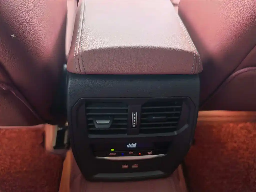 BMW 3 Series 2025 — фото 14
