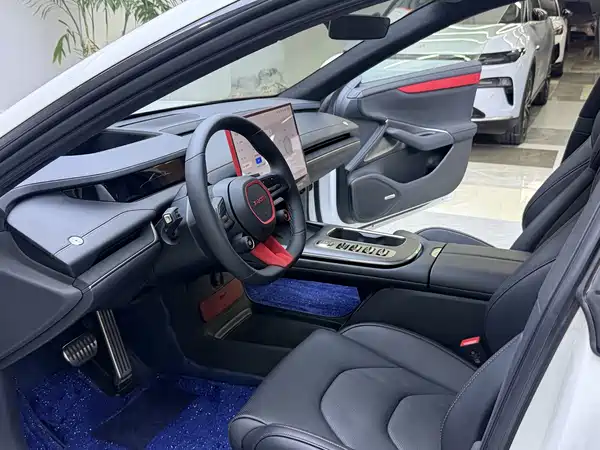Xiaomi SU7 2024
