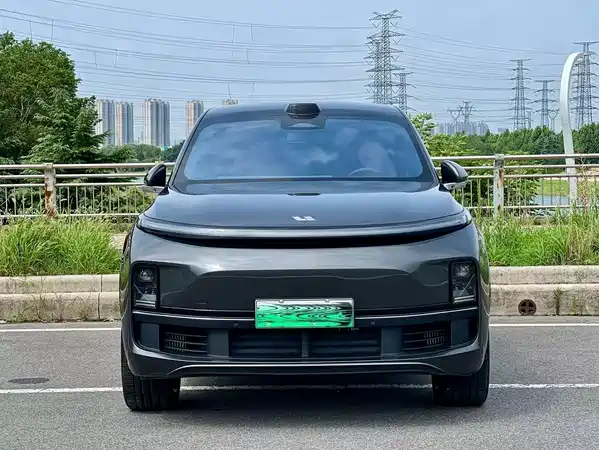 Li Auto L8 2025