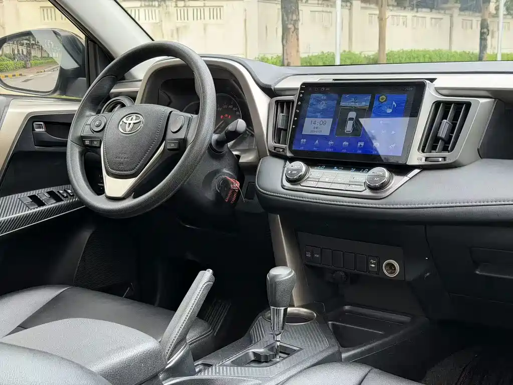 Toyota RAV4 2016 — фото 10