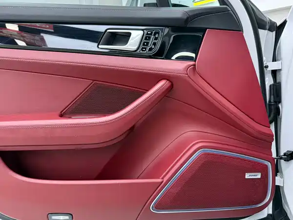 Porsche Panamera 2021