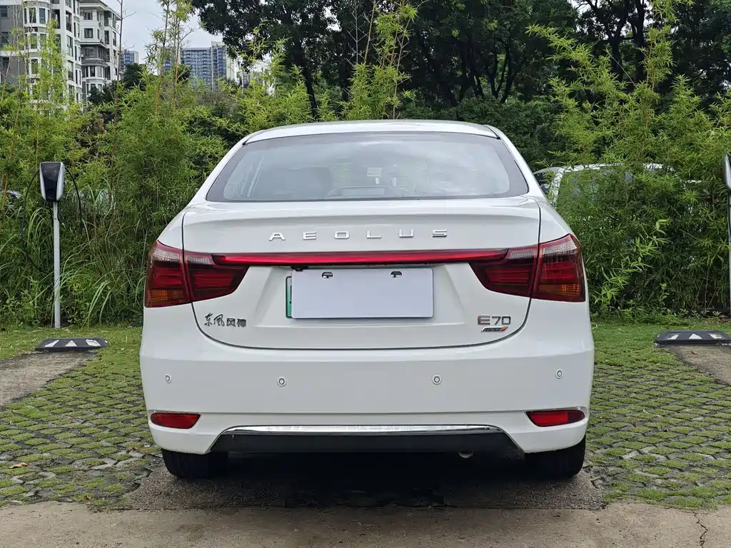 Dongfeng E70 2021