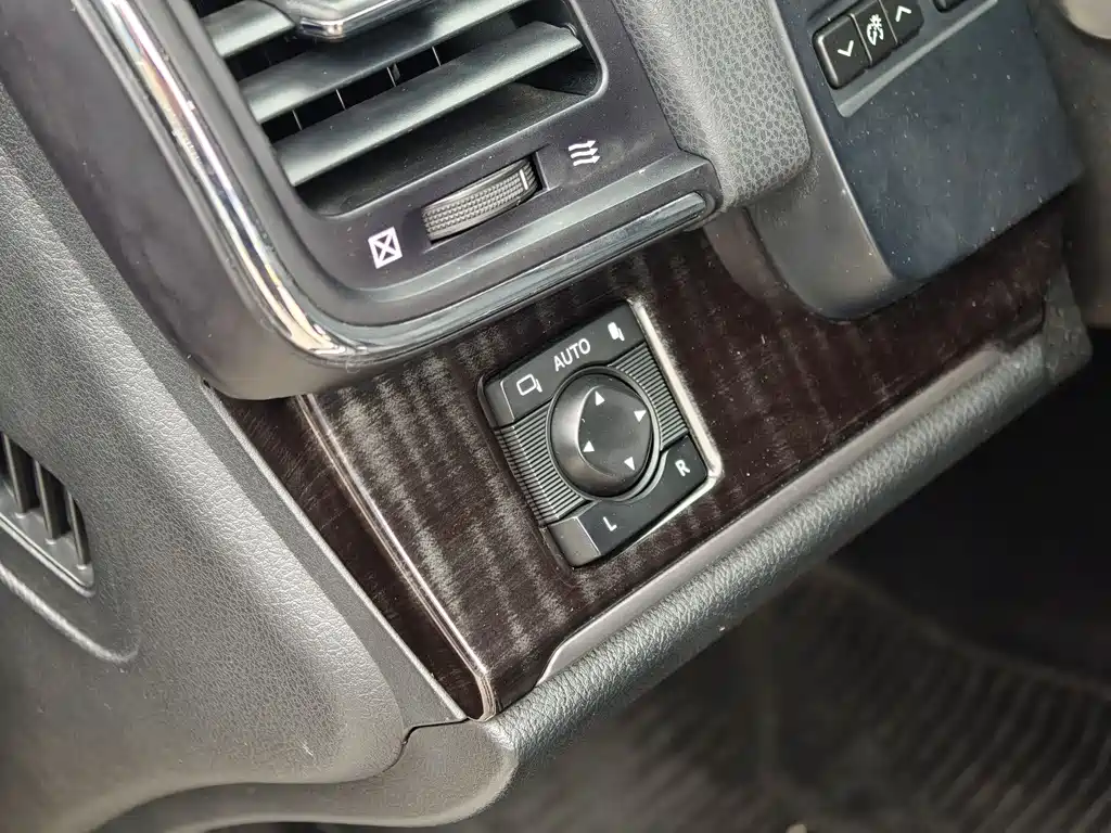 Toyota Crown 2015 — фото 8