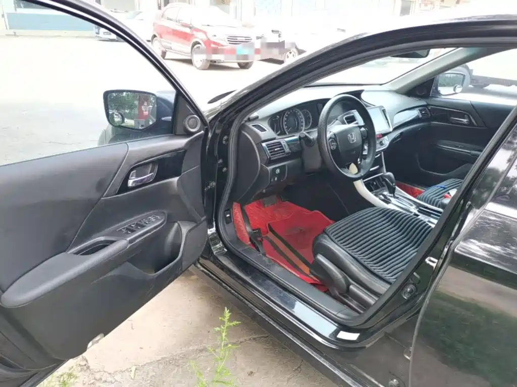 Honda Accord 2018 — фото 16