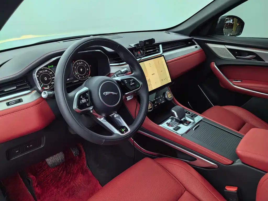Jaguar F-PACE 2021 — фото 11