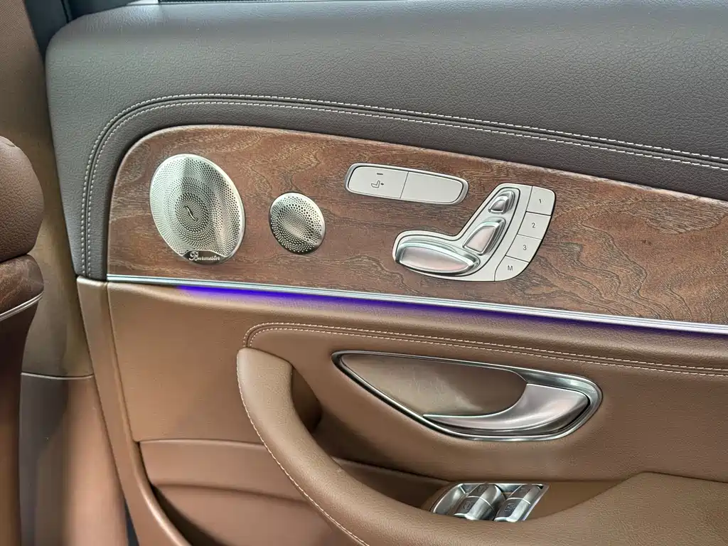 Mercedes-Benz E-Class 2022 — фото 13