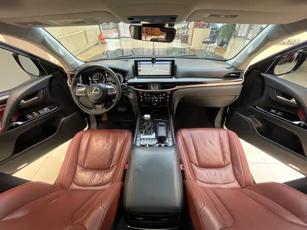 Lexus LX 2016 — фото 18