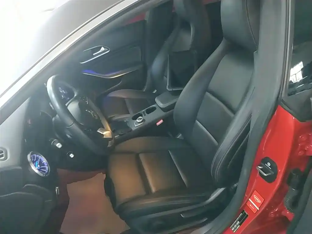 Mercedes-Benz CLA 2018 — фото 15