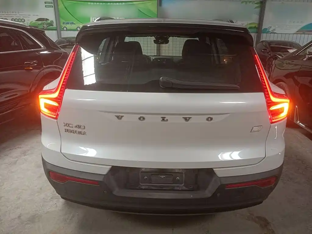 Volvo XC40 New Energy 2021 — фото 6