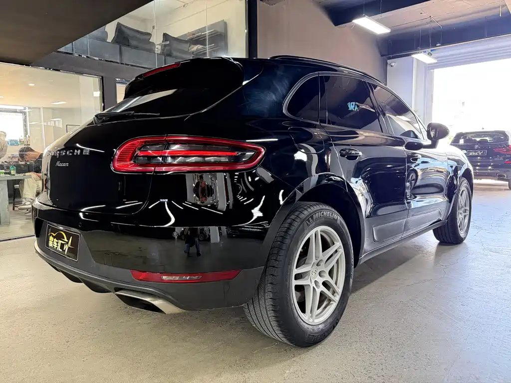 Porsche Macan 2017 — фото 14
