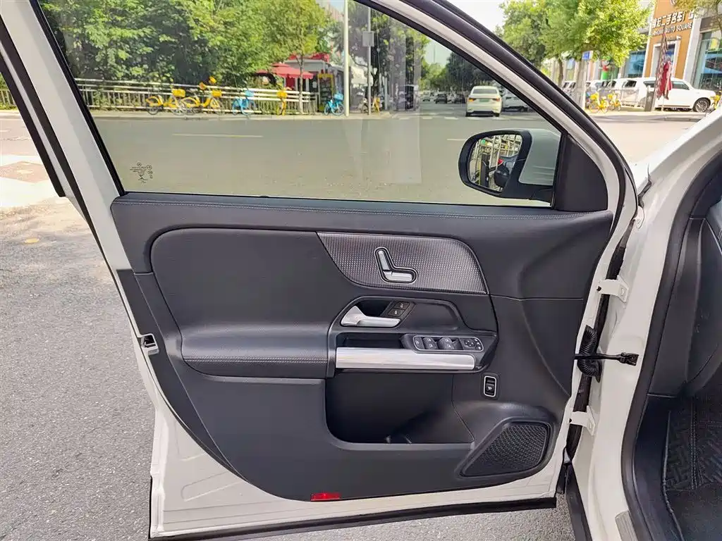 Mercedes-Benz GLA 2023 — фото 6