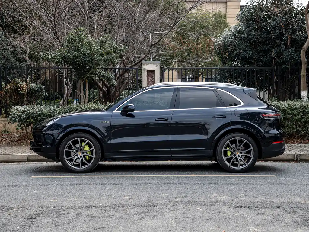 Porsche Cayenne Hybrid 2021 — фото 3