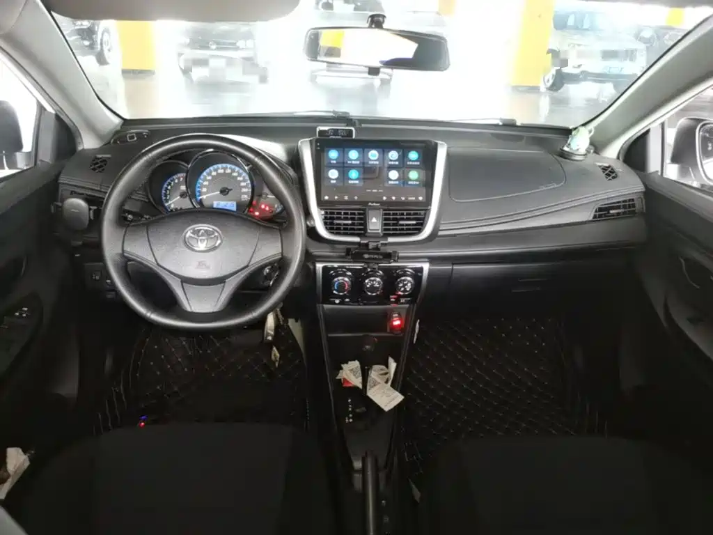 Toyota Yaris L 2019 — фото 10