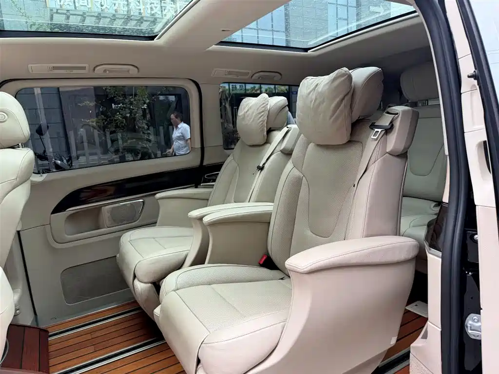 Mercedes-Benz V-Class 2018 — фото 10