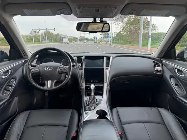 Infiniti Q50L 2015
