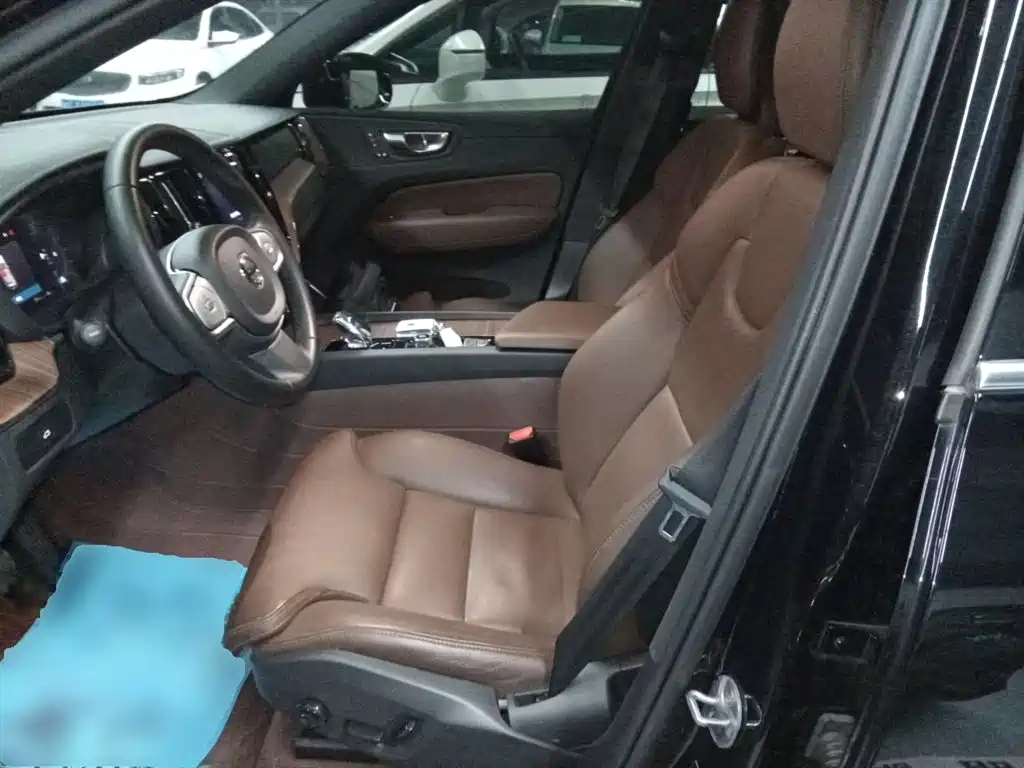 Volvo XC60 2024 — фото 12