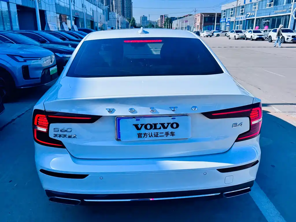 Volvo S60 2022 — фото 5