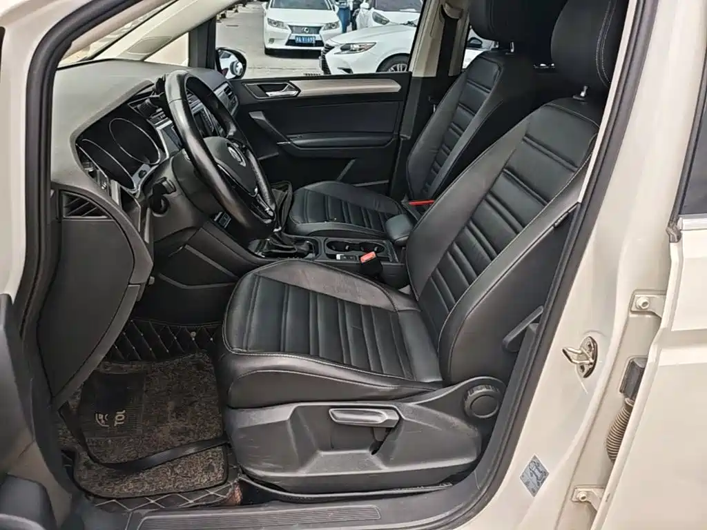 Volkswagen Touran 2019 — фото 15