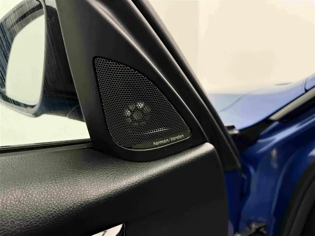 BMW 3 Series 2017 — фото 25