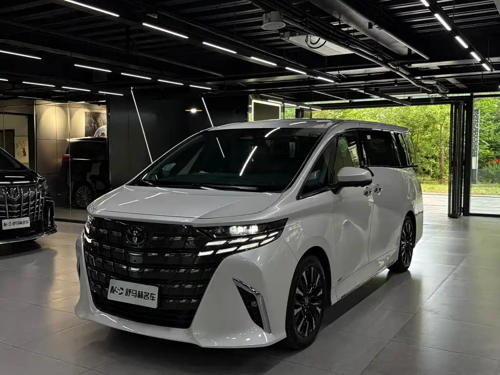 Toyota Alphard 2024 — фото 1