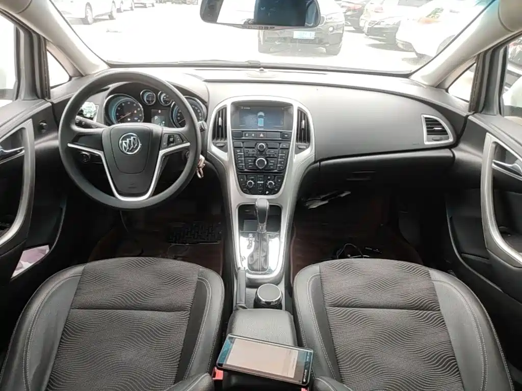 Buick Excelle 2015 — фото 10