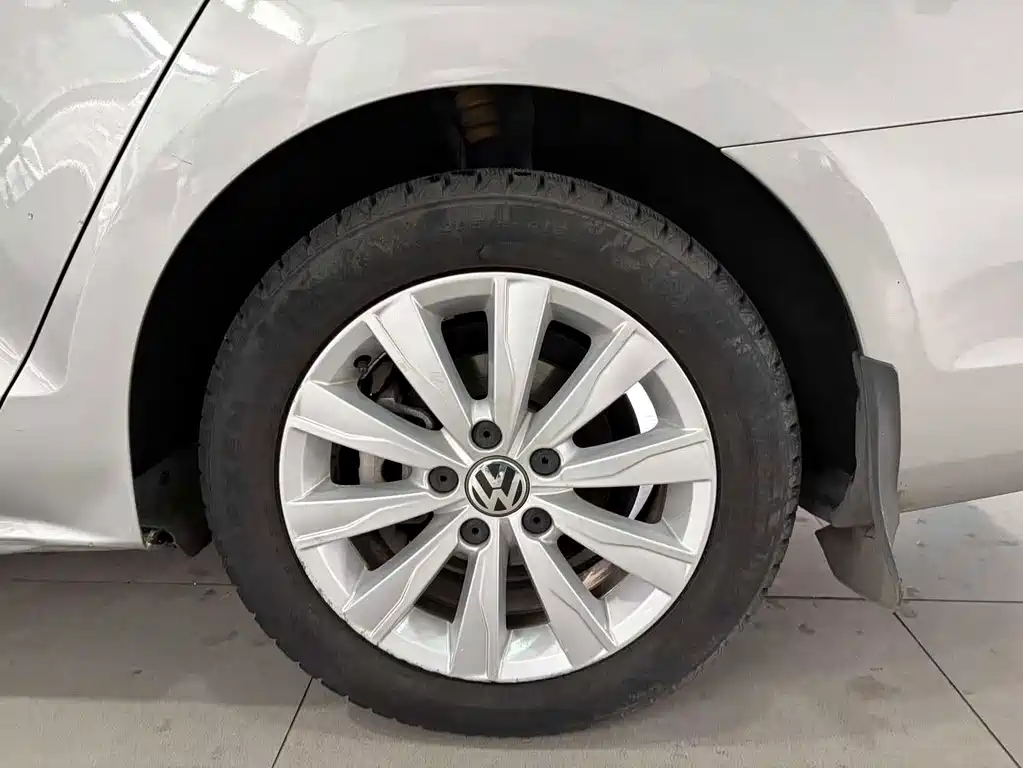Volkswagen Sagitar 2015