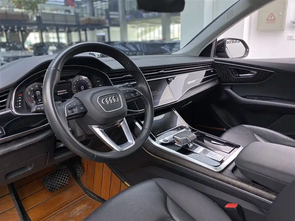 Audi Q8 2022 — фото 5