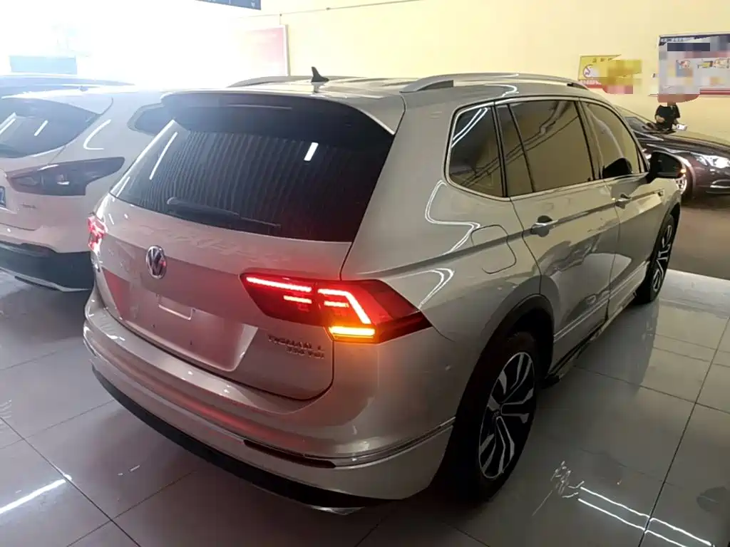 Volkswagen Tiguan L 2020 — фото 7
