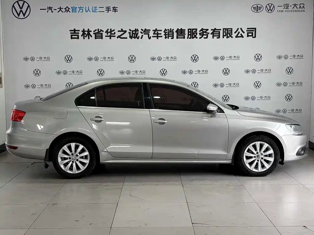 Volkswagen Sagitar 2015