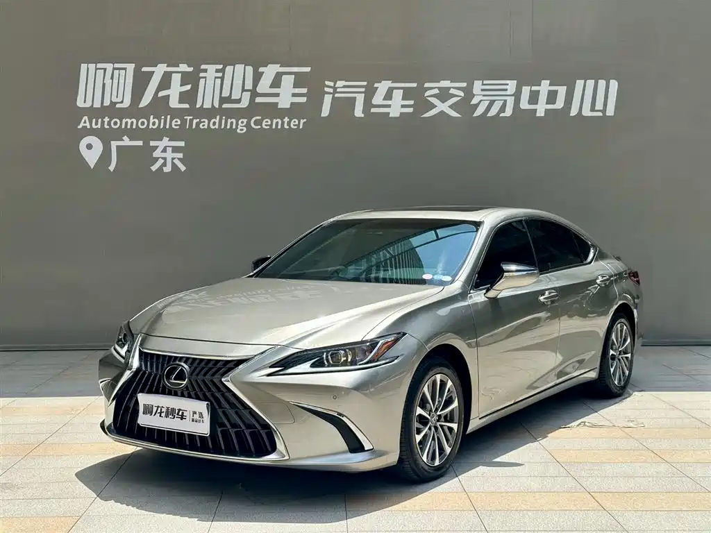 Lexus ES 2022 — фото 1