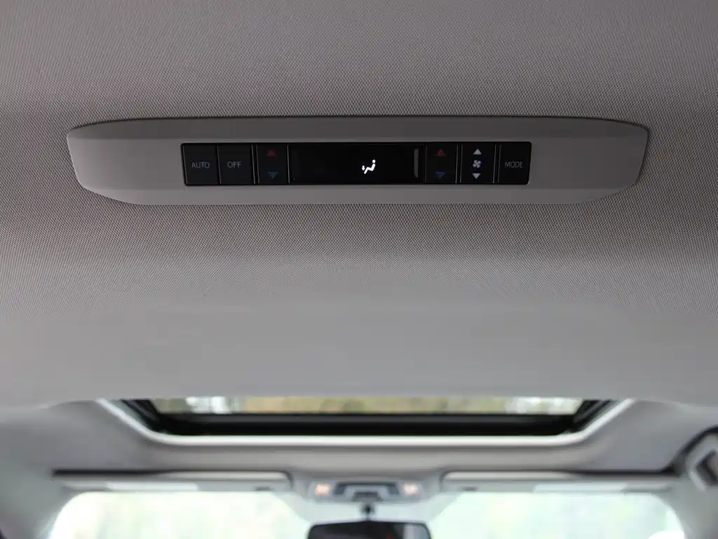 Toyota Sienna 2022 — фото 22