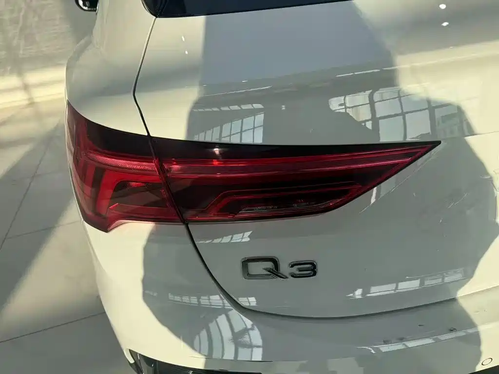 Audi Q3 Sportback 2023 — фото 17