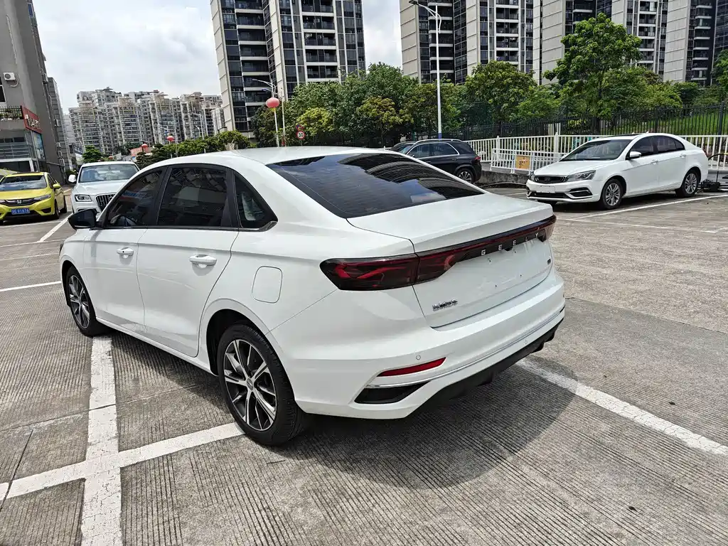 Geely Emgrand 2023
