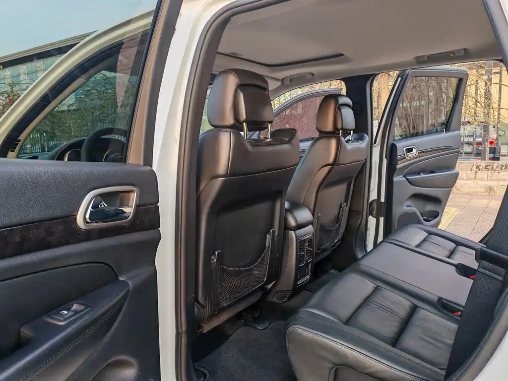 Jeep Grand Cherokee 2013 — фото 10