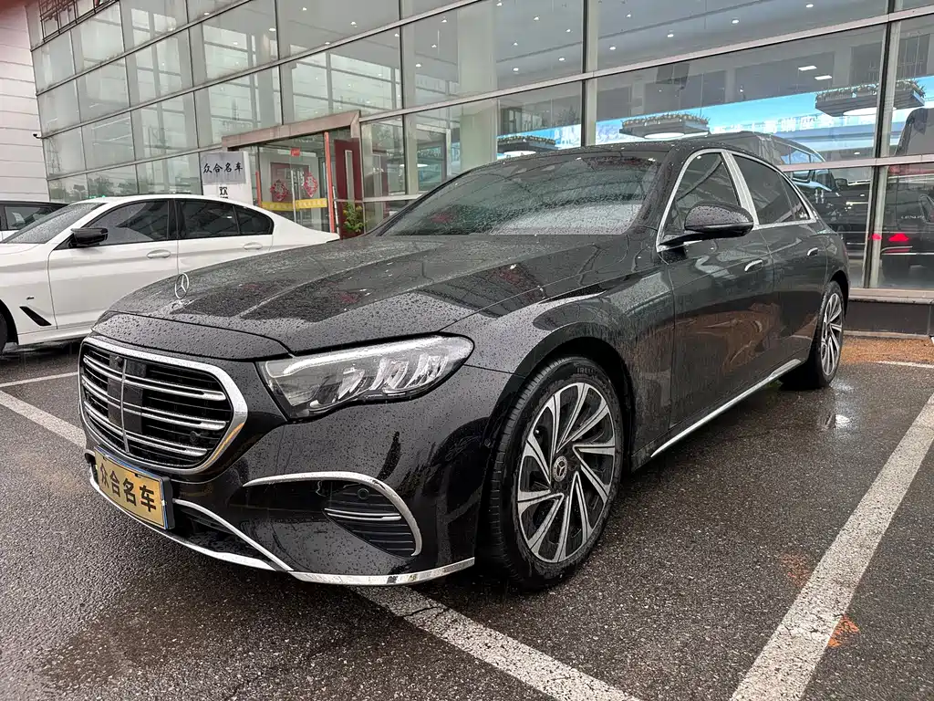 Mercedes-Benz E-Class 2025 — фото 1