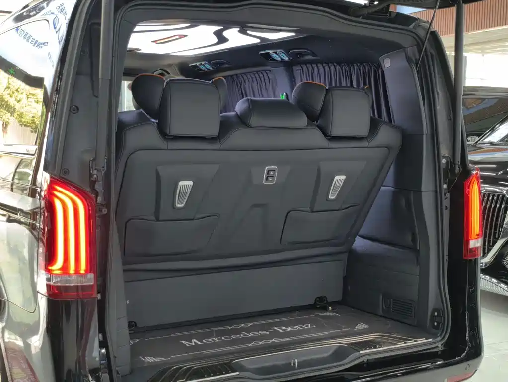 Mercedes-Benz V-Class 2020 — фото 15