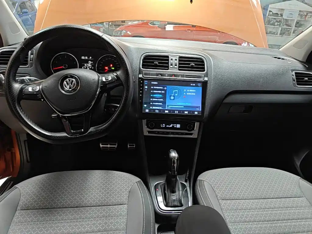 Volkswagen Polo 2015 — фото 10